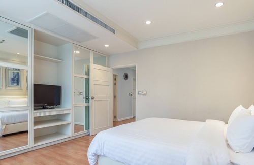 Chidlom Apartment | Unique 2 BR nearby Chidlom Center/BTS Chidlom