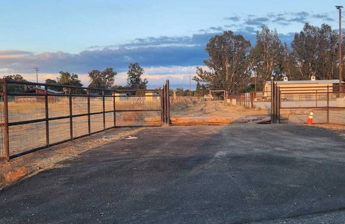 Rio Linda House | Unique 2BR 5th Wheel Getaway - Horse Ranch Views - Wi-Fi & A/C