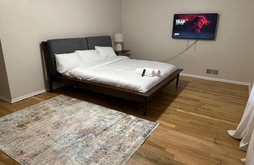 Ampere Apartment | Unique 3 Bedroom 10 mins from EWR Airport NYC