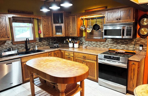 Yankton House | Unique 4-bedroom house with private patio - walking distance to downtown Yankton