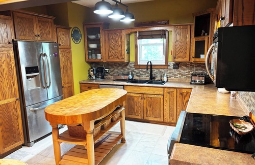 Yankton House | Unique 4-bedroom house with private patio - walking distance to downtown Yankton