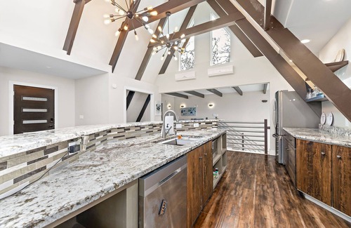 Independence House | Unique 4BR Into The Woods - Fire Pit