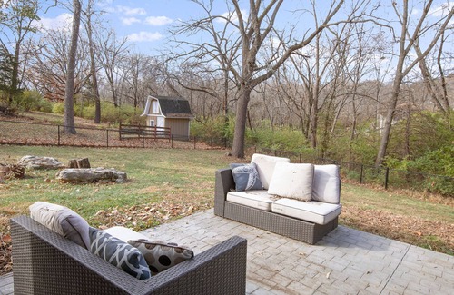 Independence House | Unique 4BR Into The Woods - Fire Pit