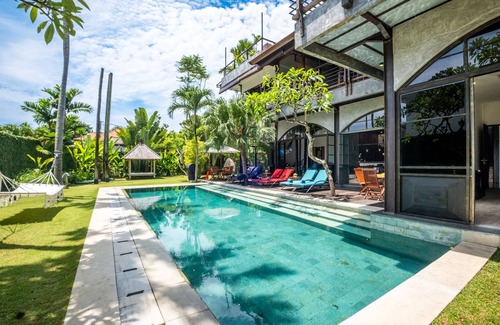 Petitenget Villa | Unique 6 Bdrm Villa In Central Seminyak/Petitenget