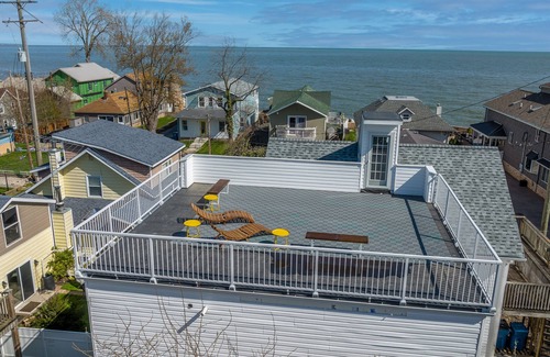 Huron House | Unique 6 Bedroom Lakeview Home with Roof Terrace