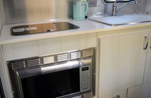Concord House | Unique Airstream stay w/hot tub, 1 bd/1ba, WiFi, AC in lovely Concord CA