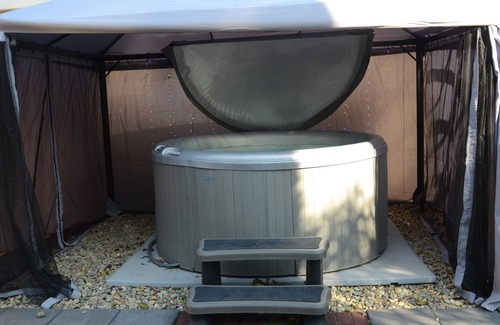 Concord House | Unique Airstream stay w/hot tub, 1 bd/1ba, WiFi, AC in lovely Concord CA