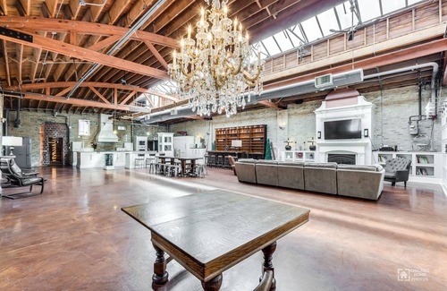 Logan Square House | Unique And Amazing Gigantic Sunlit Loft ~ One Of A Kind ~ Excellent Location!