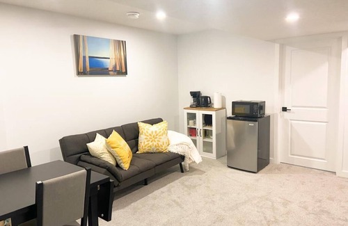 Calgary House | Unique and cozy 2 bedroom ,1 bathroom lower level suite in a family home.