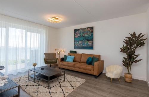 Sint-Annaland Apartment | Unique apartment, located on the Oosterschelde and marina of Sint Annaland