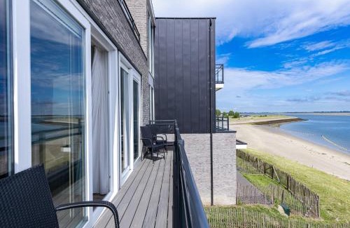 Sint-Annaland Apartment | Unique apartment, located on the Oosterschelde and marina of Sint Annaland
