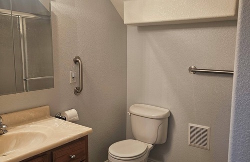 Thornton House | Unique basement unit for families, singles, travel nurse & couples in Denver