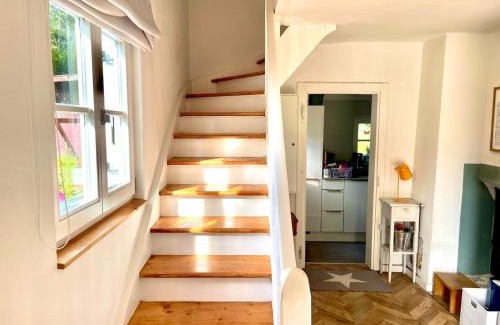 Unterzeismering Apartment | Unique Bavarian Cottage at Lake Starnberg