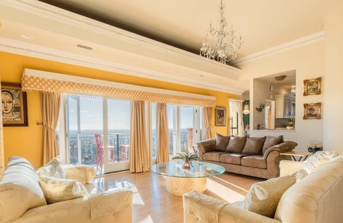 Whittier House | Unique beautiful hilltop home - panoramic views