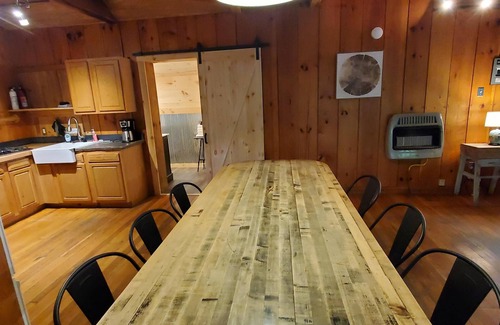 Slade Cabin | Unique Cabin in Natural Bridge State Park! Renovated, New Hot Tub, Wi-Fi