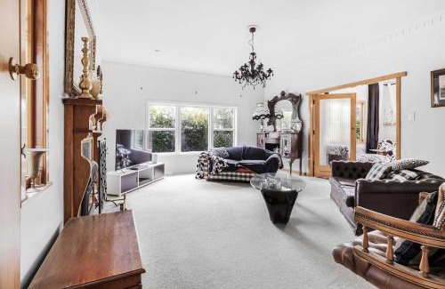 Hamilton North House | Unique Character in Exclusive River Road Location