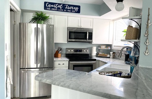 Ocean Side Village Condo | Unique Coastal Retreat W/2 Kings