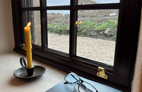 Arranmore Island Cottage | Unique Cobblestone cottage with WiFi on charming Arranmore Island