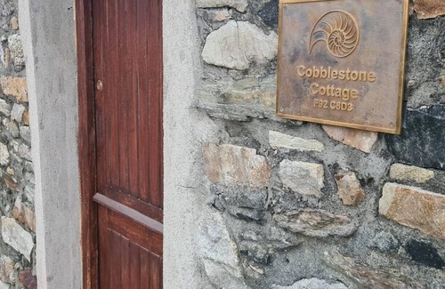 Arranmore Island Cottage | Unique Cobblestone cottage with WiFi on charming Arranmore Island