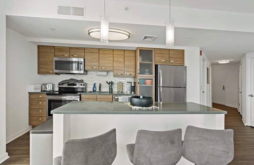 McLean Apartment | Unique Collection | Luxury | Balcony| Rooftop Pool