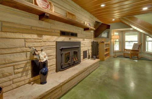 Cotter House | Unique Cotter Getaway with Deck and Outdoor Dining!