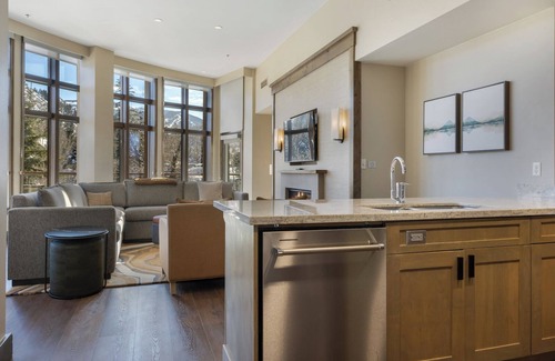 Avon Condo | Unique End Curved Suite, Ski inout, Resort & Spa, Hot Tubs, Remodeled 2024