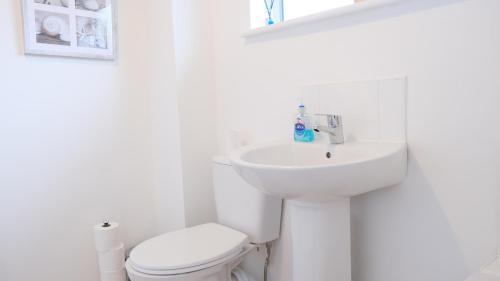 Grantham Apartment | Unique & Exclusive Contractor and Family House & A1 Road