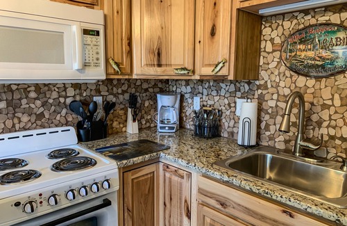 Table Rock Condo | UNIQUE FISHING THEME Studio, complete renovation, FREE WI-FI
