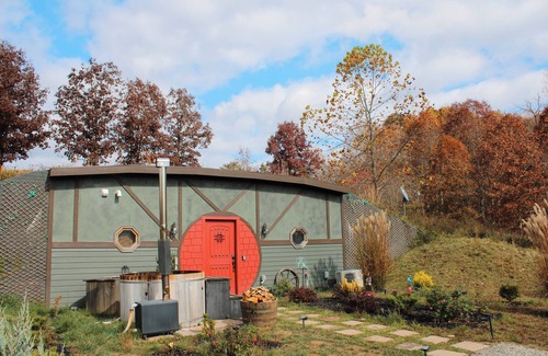 Creola Cabin | Unique Gem Hobbit Inspired Cabin Hot Tub Sauna Pet Friendly Best Nights Sleep
