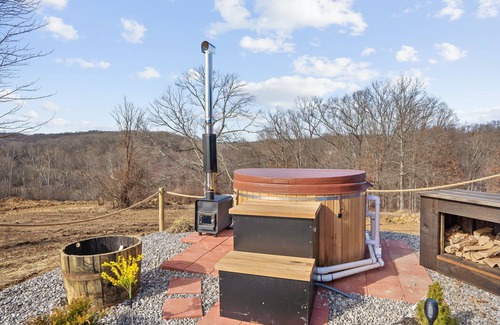 Creola Cabin | Unique Gem Hobbit Inspired Cabin Hot Tub Sauna Pet Friendly Best Nights Sleep