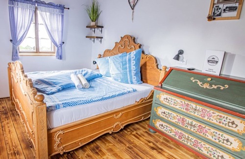 Volary Cabin | Unique guesthouse in the historic Alpenhaus