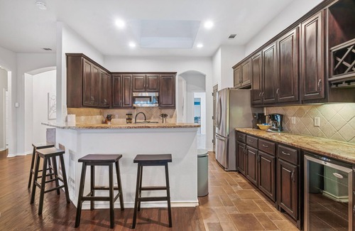 Lewisville House | Unique heated pool & spa outdoor kitchen, game room near DFW sleeps 10-12