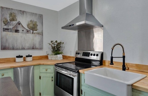 Orchard North House | Unique Home Perfect for Gathering. Pets welcome!