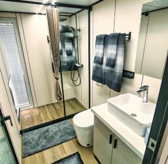 Merritt Island Resort | Unique Houseboat Rental