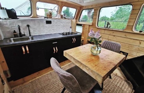 Amsterdam West Boat Rental | Unique houseboat with Sauna @ walking distance historic center of Amsterdam.