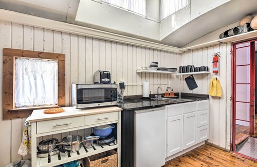 Duenweg Apartment | Unique Joplin Gem: Converted Train Car Studio