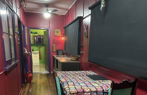 North Haven House | Unique little fun stay ,pet friendly in the heart of North Haven village.