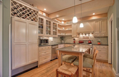 Lake Street Condo | Unique location on dead end street and the Presidio.