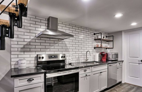 Barths Apartment | Unique Loft near Denver | W/D |