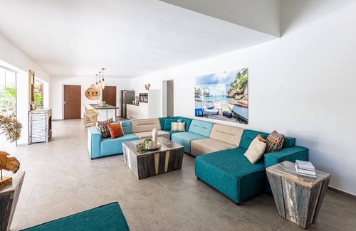 Jan Thiel Villa | *UNIQUE* Luxury Villas for 16 people within walking distance of Jan Thiel Beach.