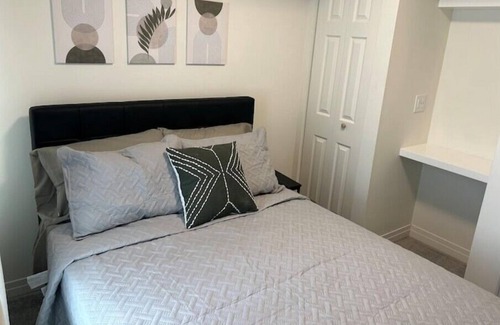 Bowmanville House | Unique Oasis