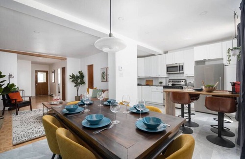 Ville-Marie Apartment | Unique Old Montreal Parking & Yard Patio 10 Guests