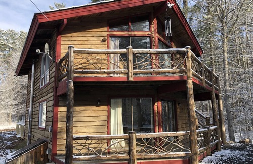 Jay House | Unique Rustic Ski-Tree House - Game room, Hot tub & Sauna