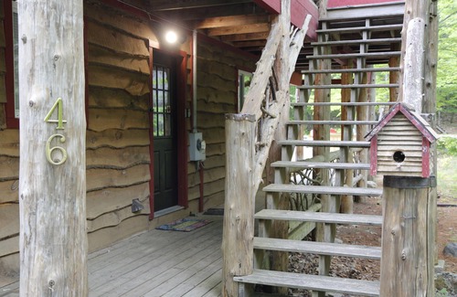 Jay House | Unique Rustic Ski-Tree House - Game room, Hot tub & Sauna