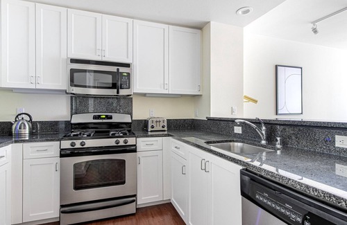 Santa Clara Apartment | Unique Santa Clara 1BR w/Parking, Gym, walk to Groceries, by Blueground