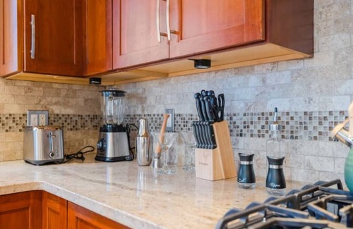 Monroe House | Unique Scenic home with king suite & Hot tub