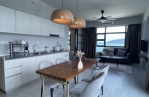 Downtown Kota Kinabalu Apartment | Unique Sea&sunset View Corner Unit - JQ