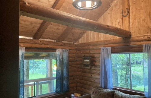 West Grey Cabin | Unique secluded Log Cabin on Private Spring fed lake