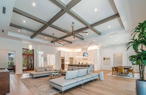 Burlington House | Unique Spacious Property in the Country - Includes Loft