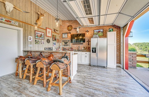 Falls of Rough House | Unique Stay: Barndominium Near Rough River Lake!